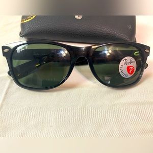 Ray Ban New Wayfarer Classic Polarized Sunglasses in Black w/case/